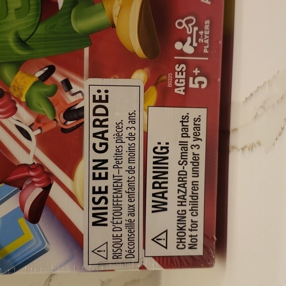 NEW Hasbro Gaming Scrabble Junior Crossword Game Ages 5+ 2-4 Players - Picture 2 of 7